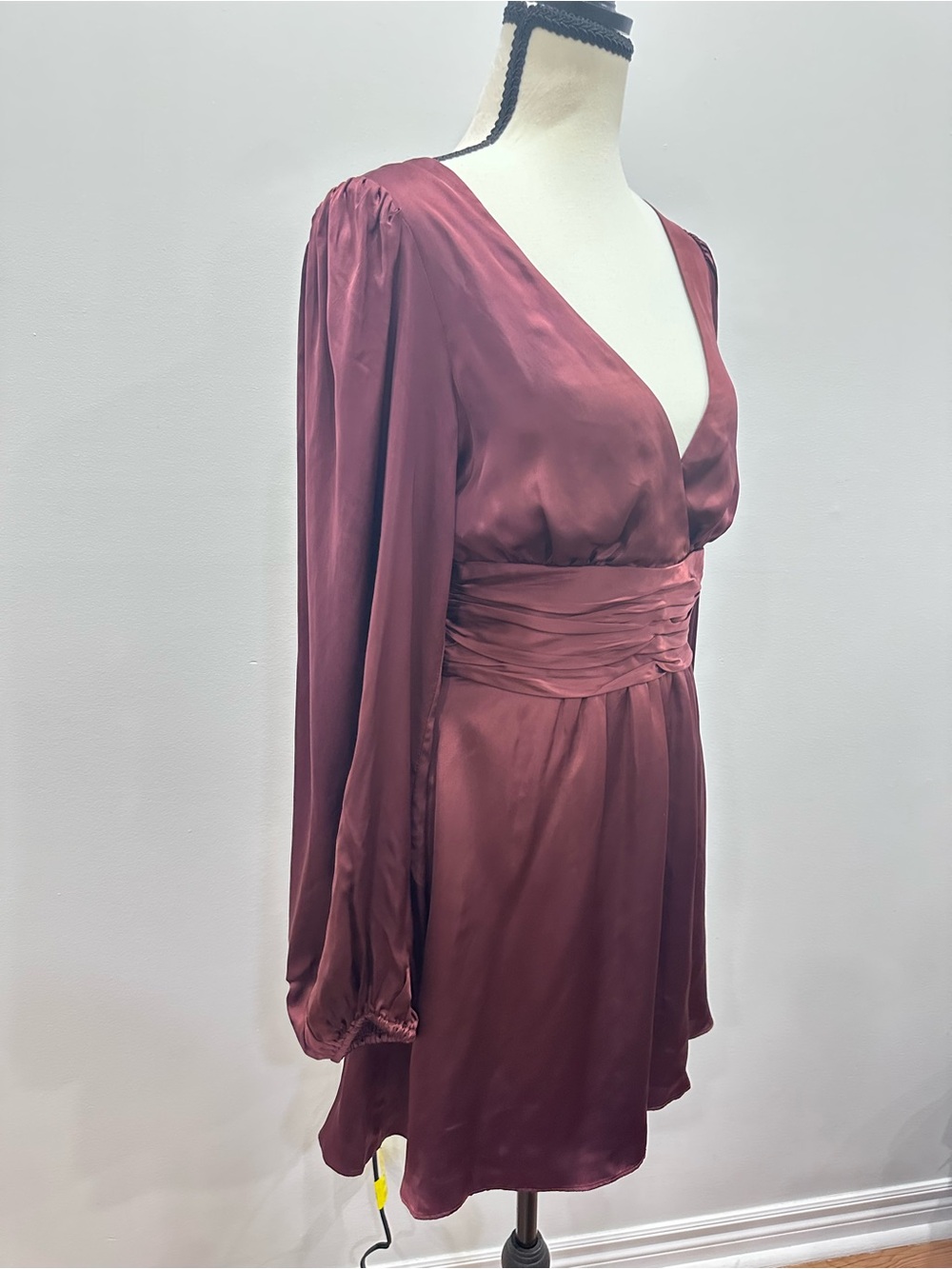 WILFRED ARITZIA Deep Burgundy V-Neck Long Sleeve Rhythm Dress Satin Size Small - Picture 6 of 12